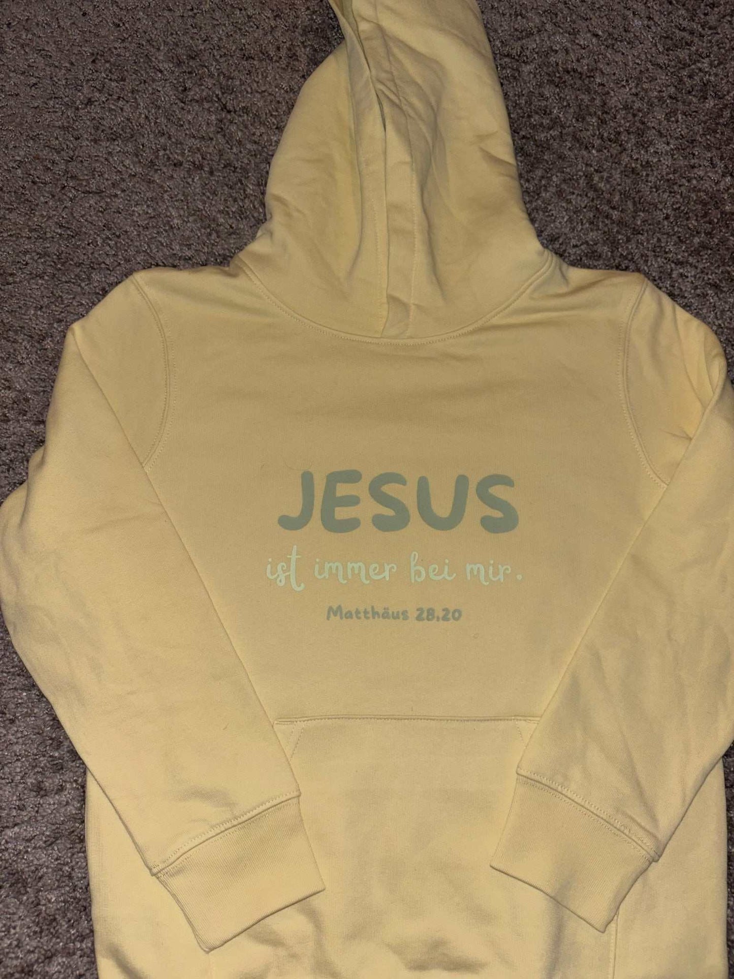 essentials Hoodie mit Jesus-Motiv und Matthäus 28,20 Schriftzug, nachhaltige Produktion